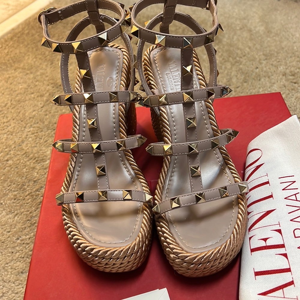 Valentino rock stud torchon poudre wedge 36